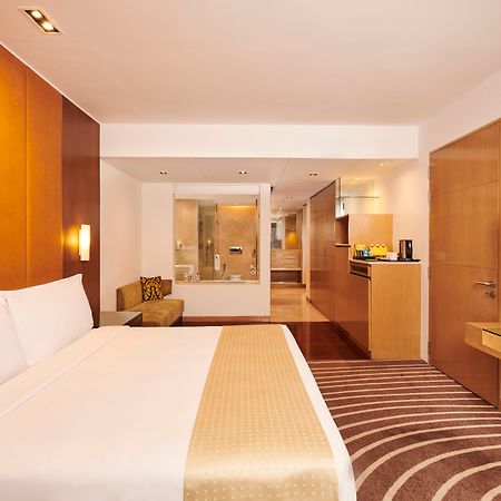 Holiday Inn Mumbai International Airport By Ihg Екстериор снимка A room at the hotel