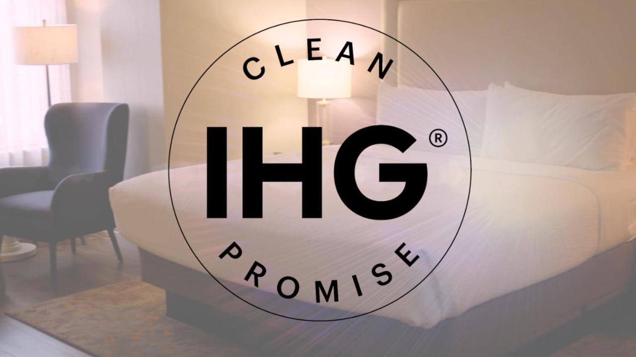Holiday Inn Mumbai International Airport By Ihg Екстериор снимка IHG Clean Promise logo