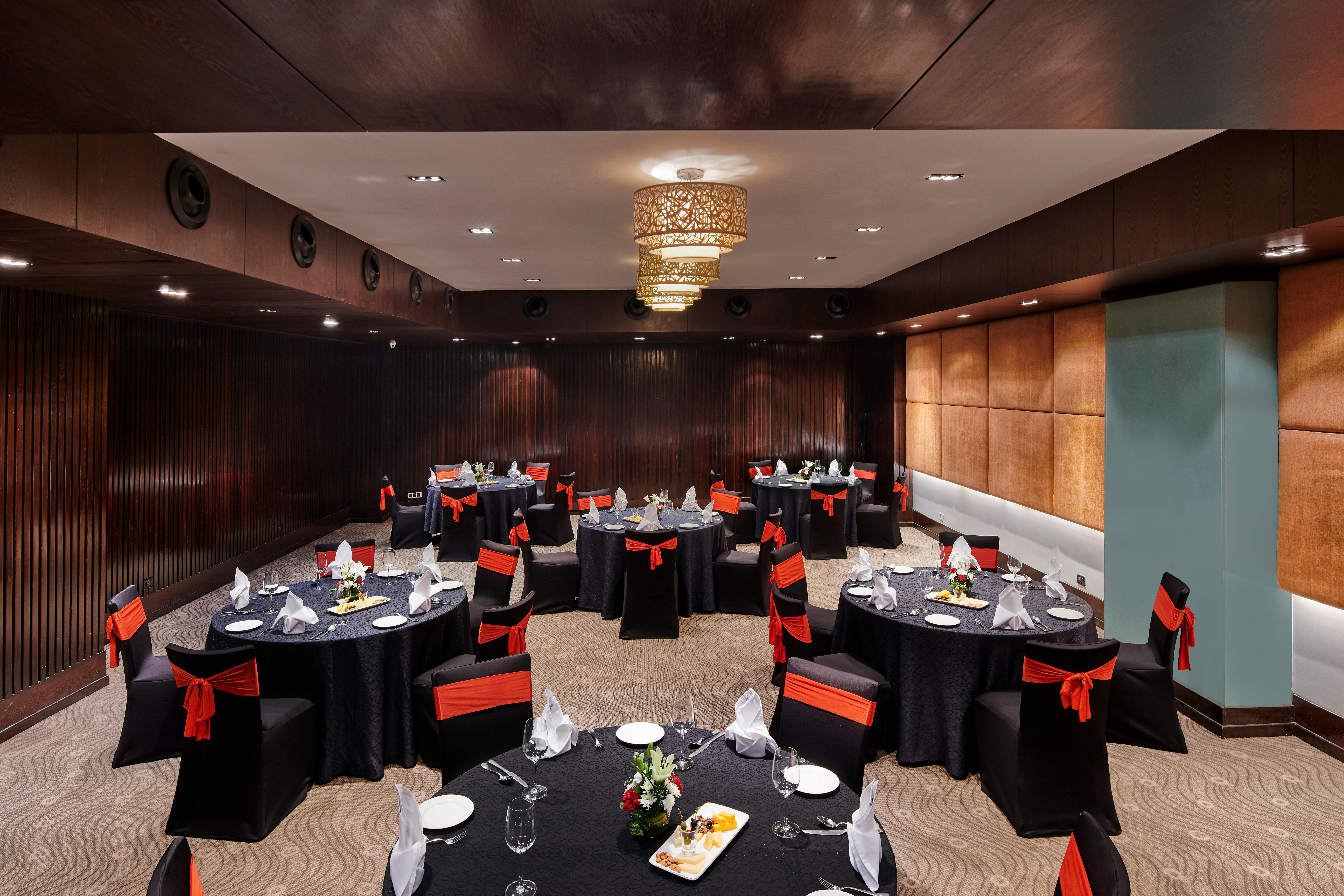 Holiday Inn Mumbai International Airport By Ihg Екстериор снимка The Royal