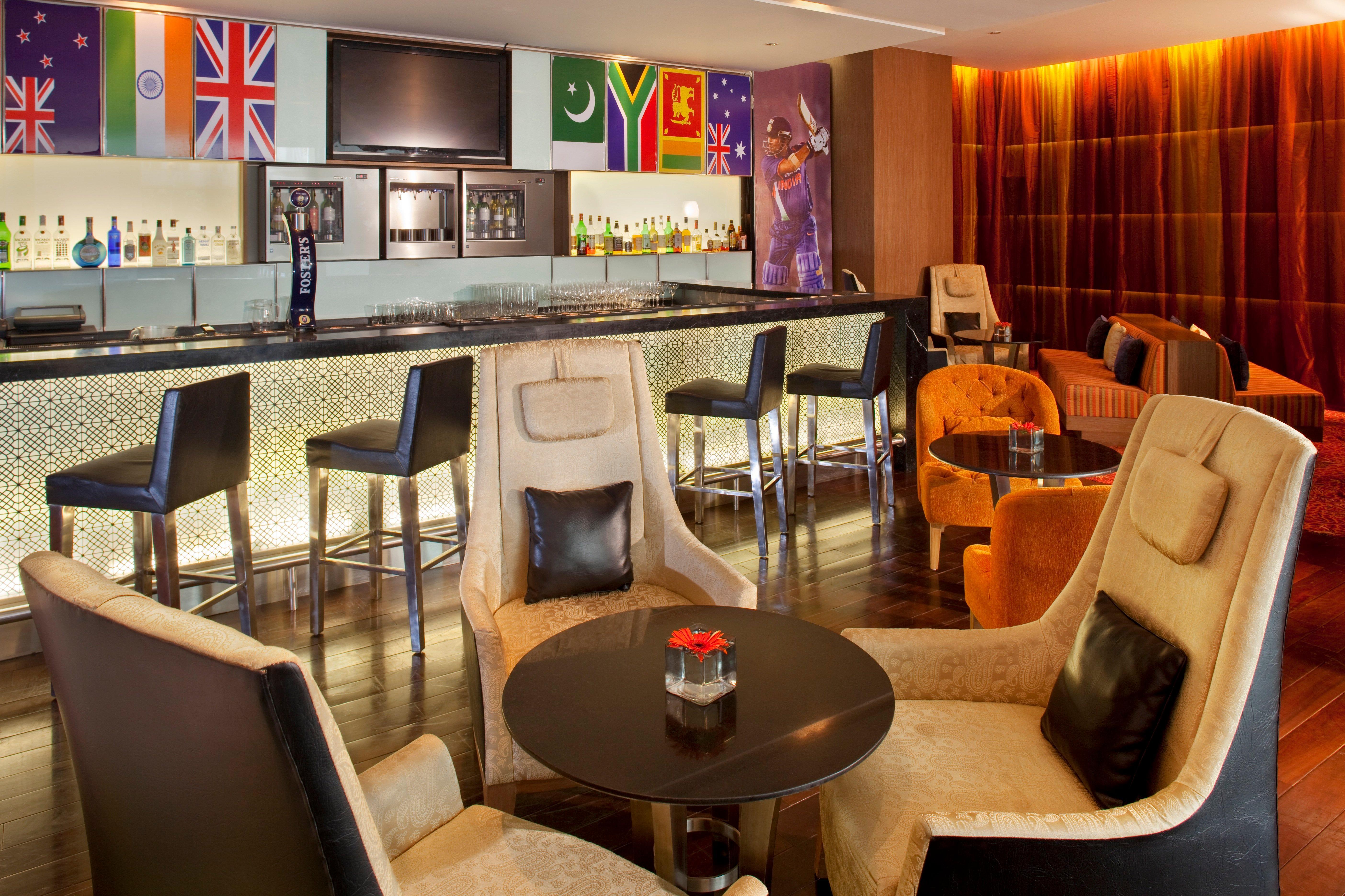 Holiday Inn Mumbai International Airport By Ihg Екстериор снимка The bar at the lounge