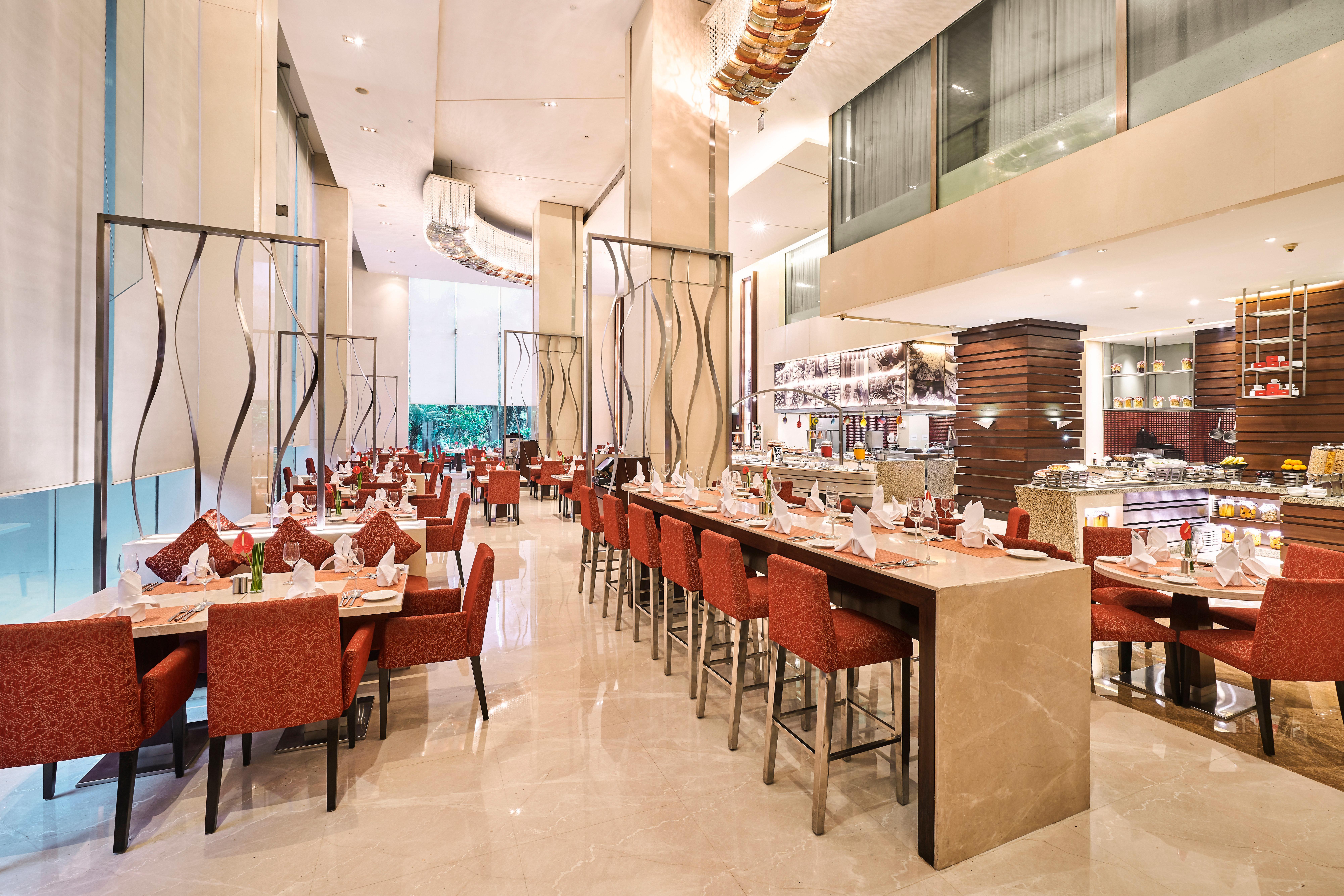 Holiday Inn Mumbai International Airport By Ihg Екстериор снимка The restaurant