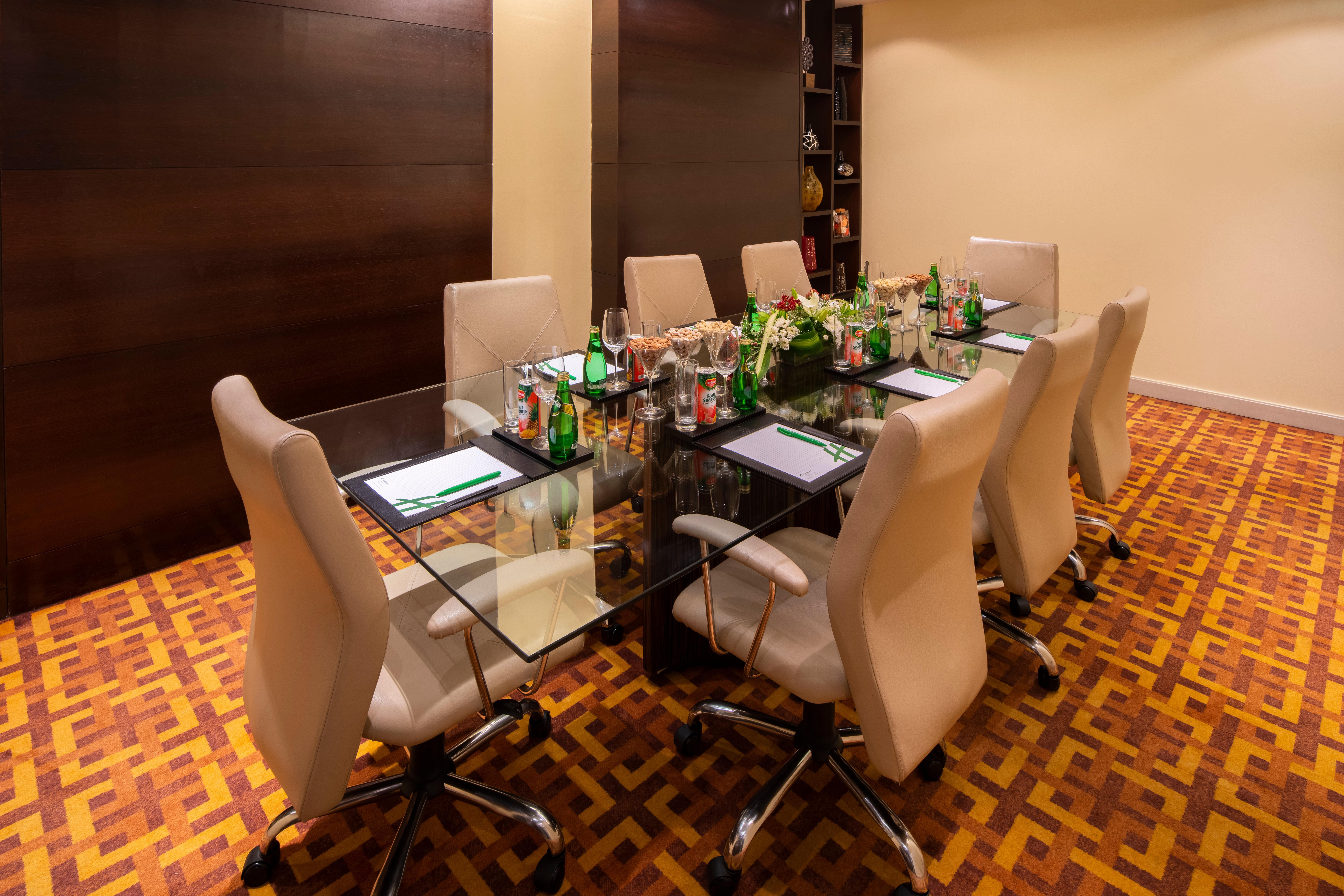 Holiday Inn Mumbai International Airport By Ihg Екстериор снимка Meeting room at the hotel