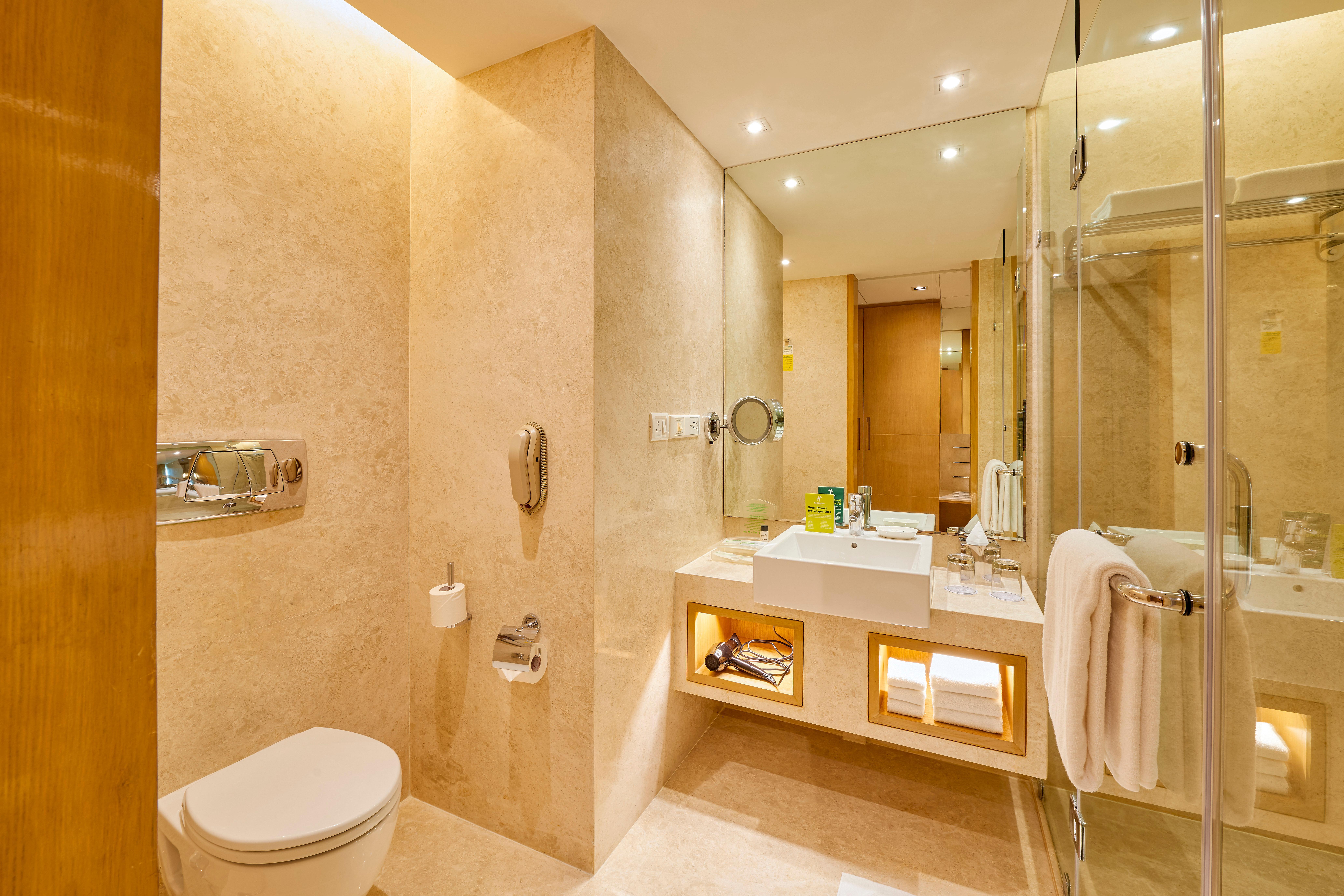 Holiday Inn Mumbai International Airport By Ihg Екстериор снимка Bathroom