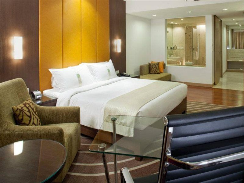 Holiday Inn Mumbai International Airport By Ihg Екстериор снимка A suite at the hotel